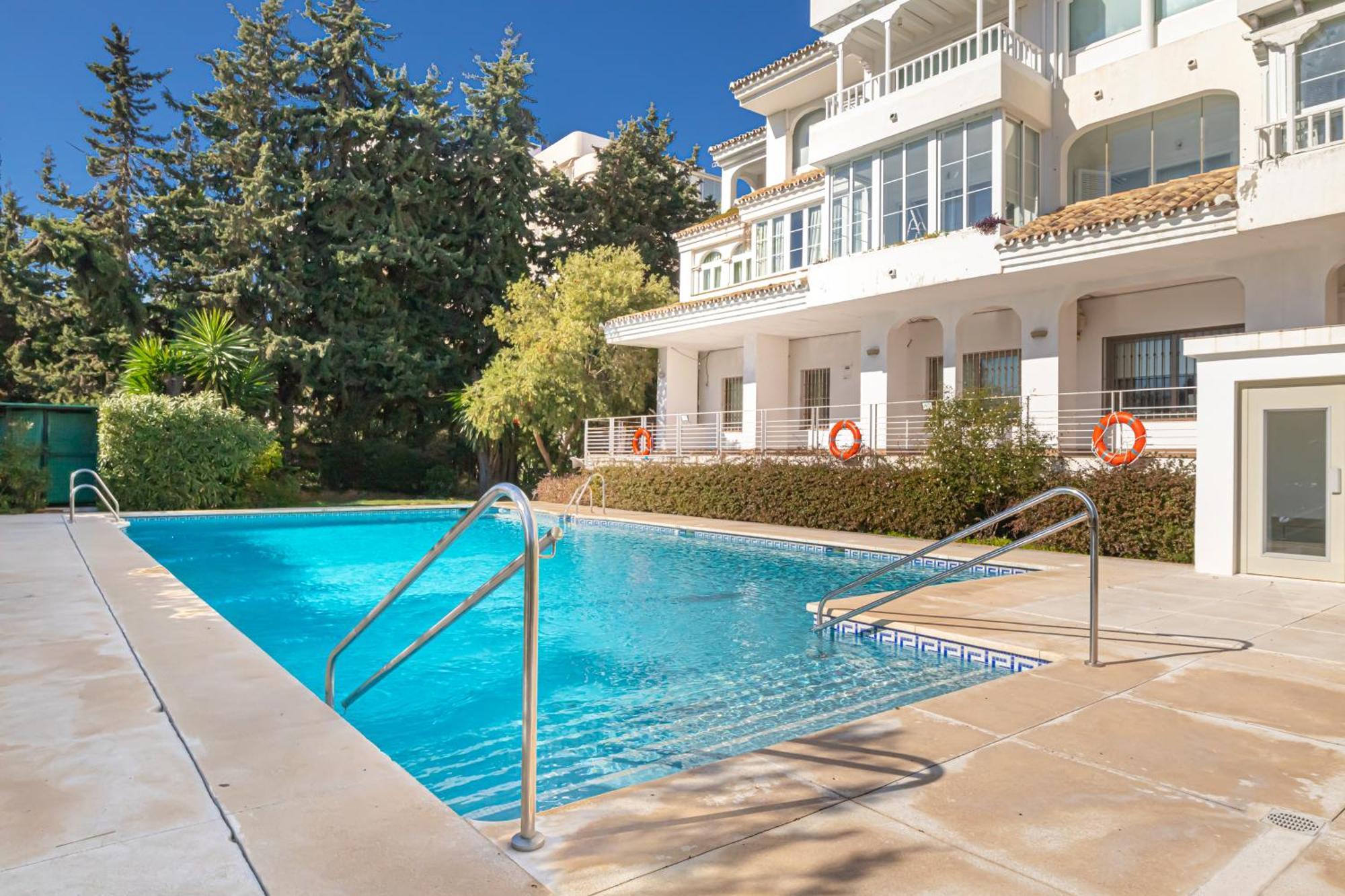 Del Mar Apartemen *