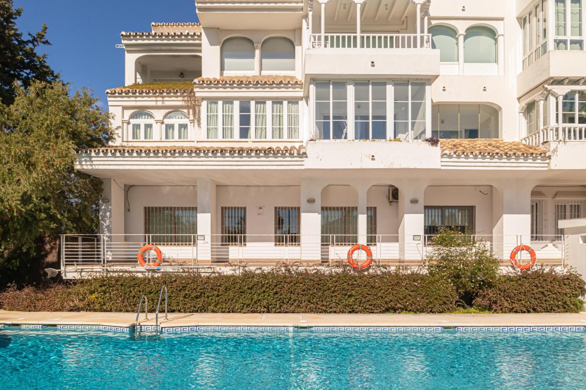 Del Mar Apartemen *